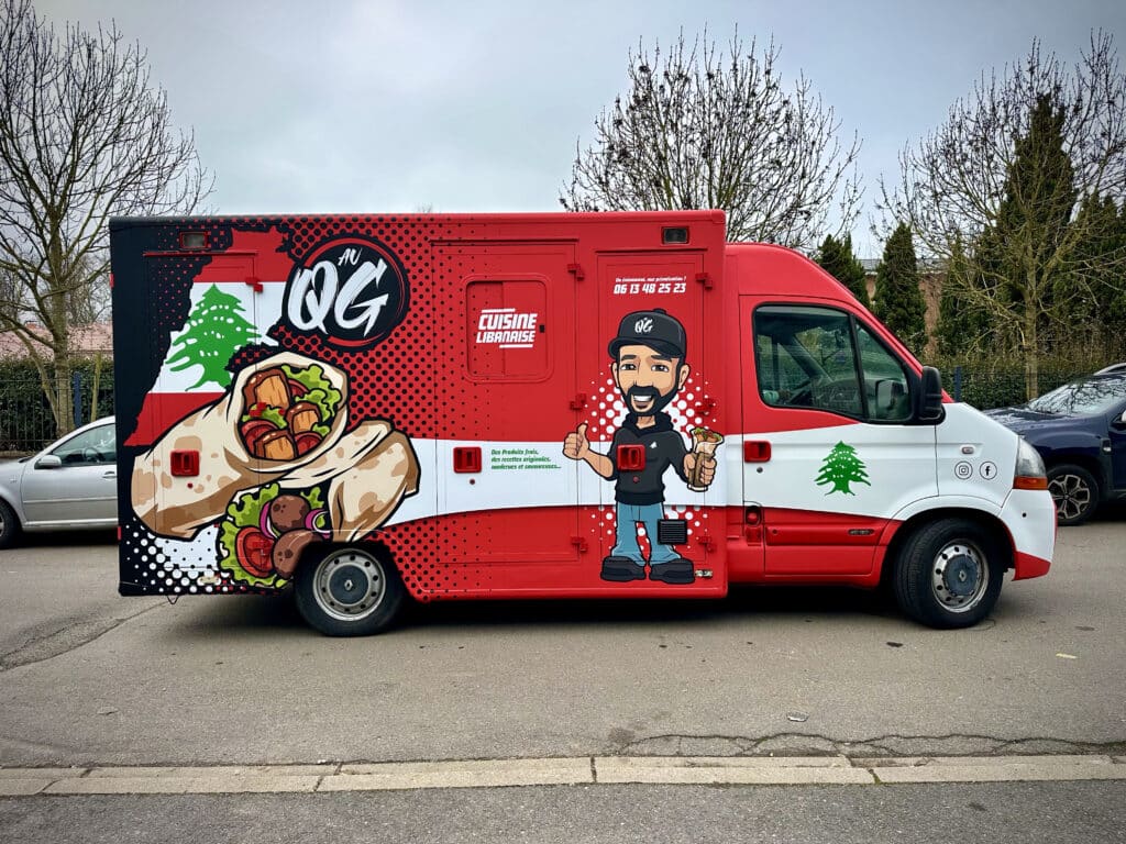 Covering food truck personnalisé réalisé par HD DESIGN avec design graphique street food